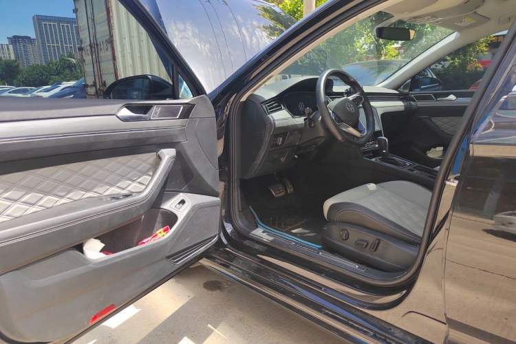 Used Volkswagen Magotan 2023 2 Million Units Limited Edition 330TSI DSG Leading Version Driver Seat