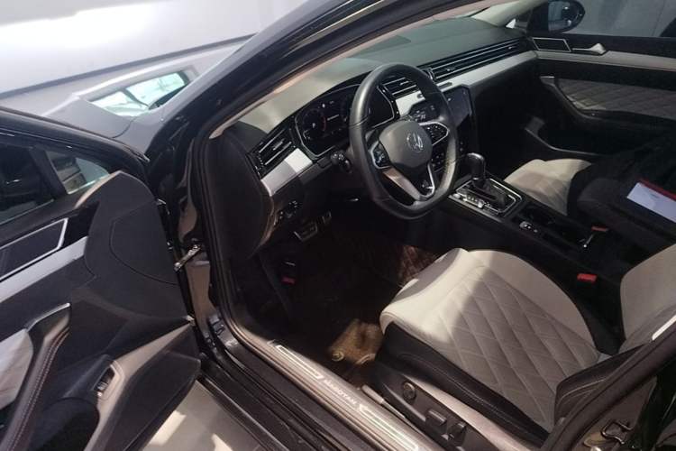 Used Volkswagen Magotan 2023 2 Million Units Commemorative Edition 330TSI DSG Luxury Version Driver Seat