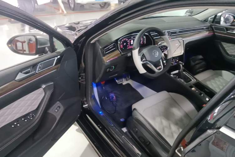 Used Volkswagen Magotan 2023 2 Million Units Limited Edition 330TSI DSG Leading Version Driver Seat