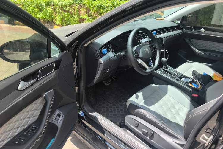 Used Volkswagen Magotan 2023 2 Million Units Limited Edition 330TSI DSG Leading Version Driver Seat