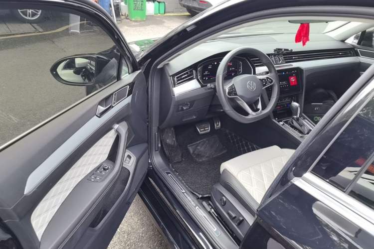 Used Volkswagen Magotan 2023 2 Million Units Limited Edition 330TSI DSG Leading Version Driver Seat