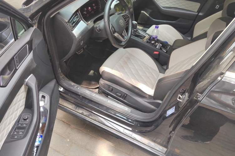 Used Volkswagen Magotan 2023 2 Million Units Commemorative Edition 330TSI DSG Luxury Version Driver Seat
