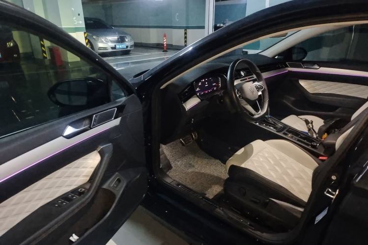 Used Volkswagen Magotan 2023 2 Million Units Commemorative Edition 330TSI DSG Luxury Version Driver Seat