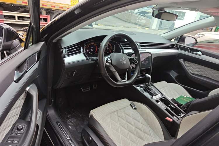 Used Volkswagen Magotan 2023 2 Million Units Commemorative Edition 330TSI DSG Luxury Version Driver Seat