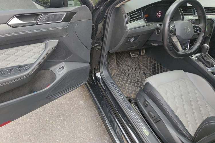 Used Volkswagen Magotan 2023 2 Million Units Limited Edition 330TSI DSG Leading Version Driver Seat