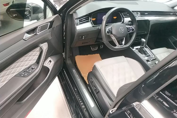 Used Volkswagen Magotan 2023 2 Million Units Limited Edition 330TSI DSG Leading Version Driver Seat