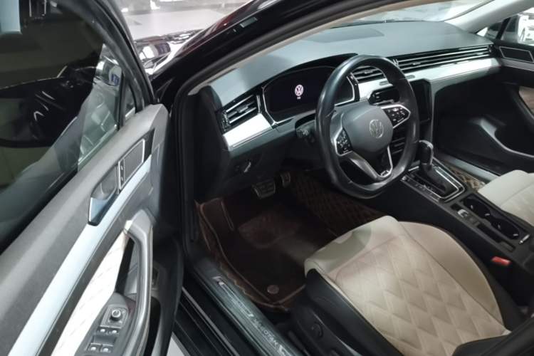 Used Volkswagen Magotan 2023 2 Million Units Commemorative Edition 330TSI DSG Luxury Version Driver Seat