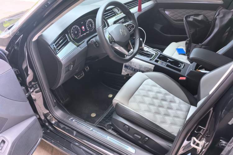 Used Volkswagen Magotan 2023 2 Million Units Limited Edition 330TSI DSG Leading Version Driver Seat