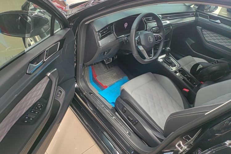 Used Volkswagen Magotan 2023 2 Million Units Limited Edition 330TSI DSG Leading Version Driver Seat