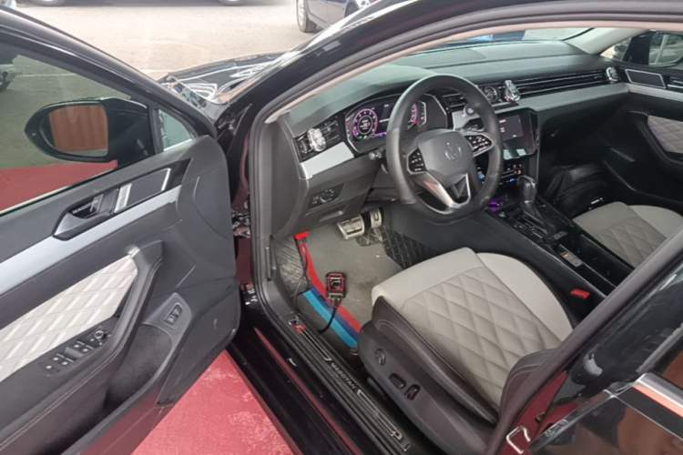 Used Volkswagen Magotan 2023 2 Million Units Commemorative Edition 330TSI DSG Luxury Version Driver Seat