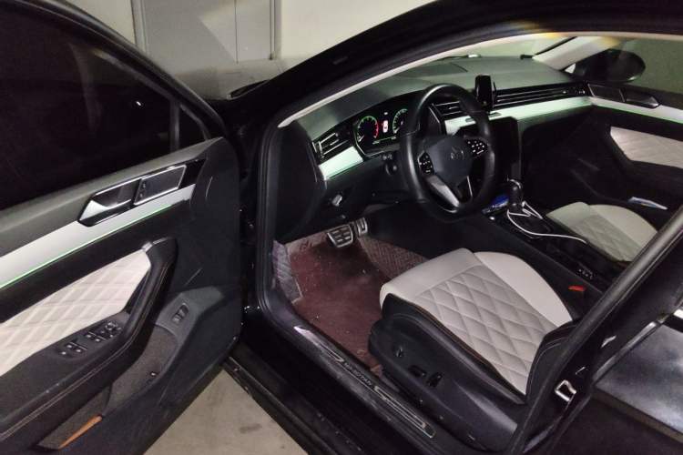 Used Volkswagen Magotan 2023 2 Million Units Commemorative Edition 330TSI DSG Luxury Version Driver Seat