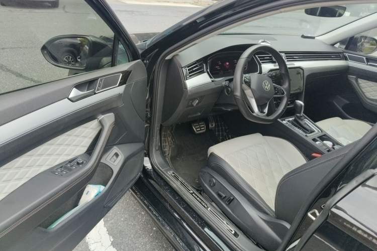 Used Volkswagen Magotan 2023 2 Million Units Commemorative Edition 330TSI DSG Luxury Version Driver Seat