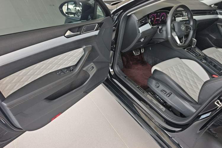 Used Volkswagen Magotan 2023 2 Million Units Commemorative Edition 330TSI DSG Luxury Version Driver Seat