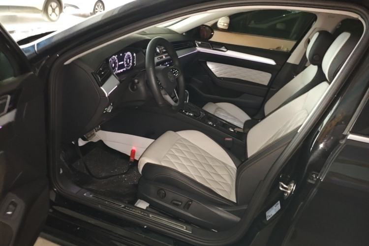 Used Volkswagen Magotan 2023 2 Million Units Commemorative Edition 330TSI DSG Luxury Version Driver Seat