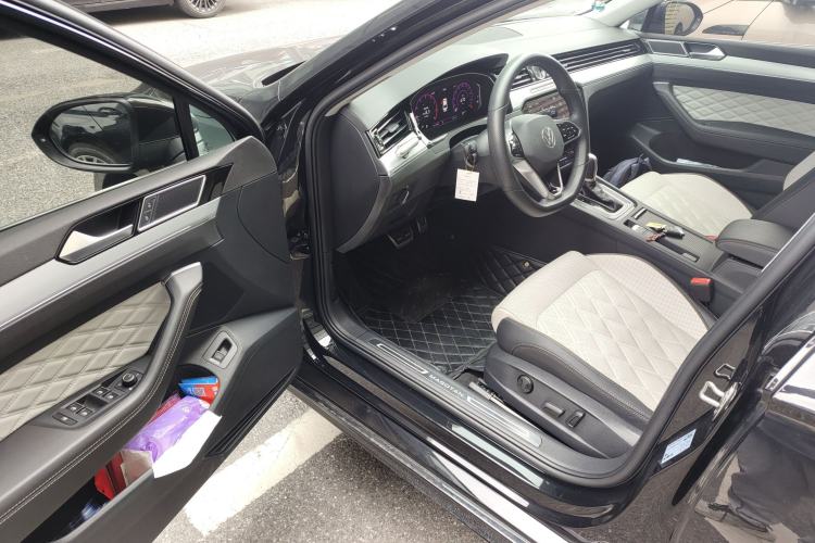 Used Volkswagen Magotan 2023 2 Million Units Commemorative Edition 330TSI DSG Luxury Version Driver Seat