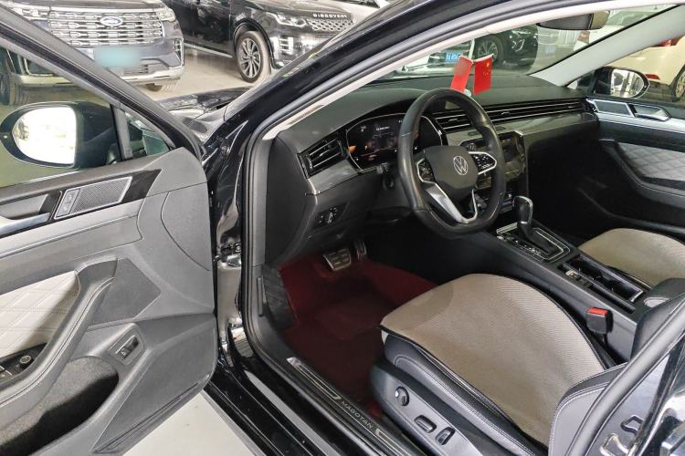 Used Volkswagen Magotan 2023 2 Million Units Limited Edition 330TSI DSG Leading Version Driver Seat