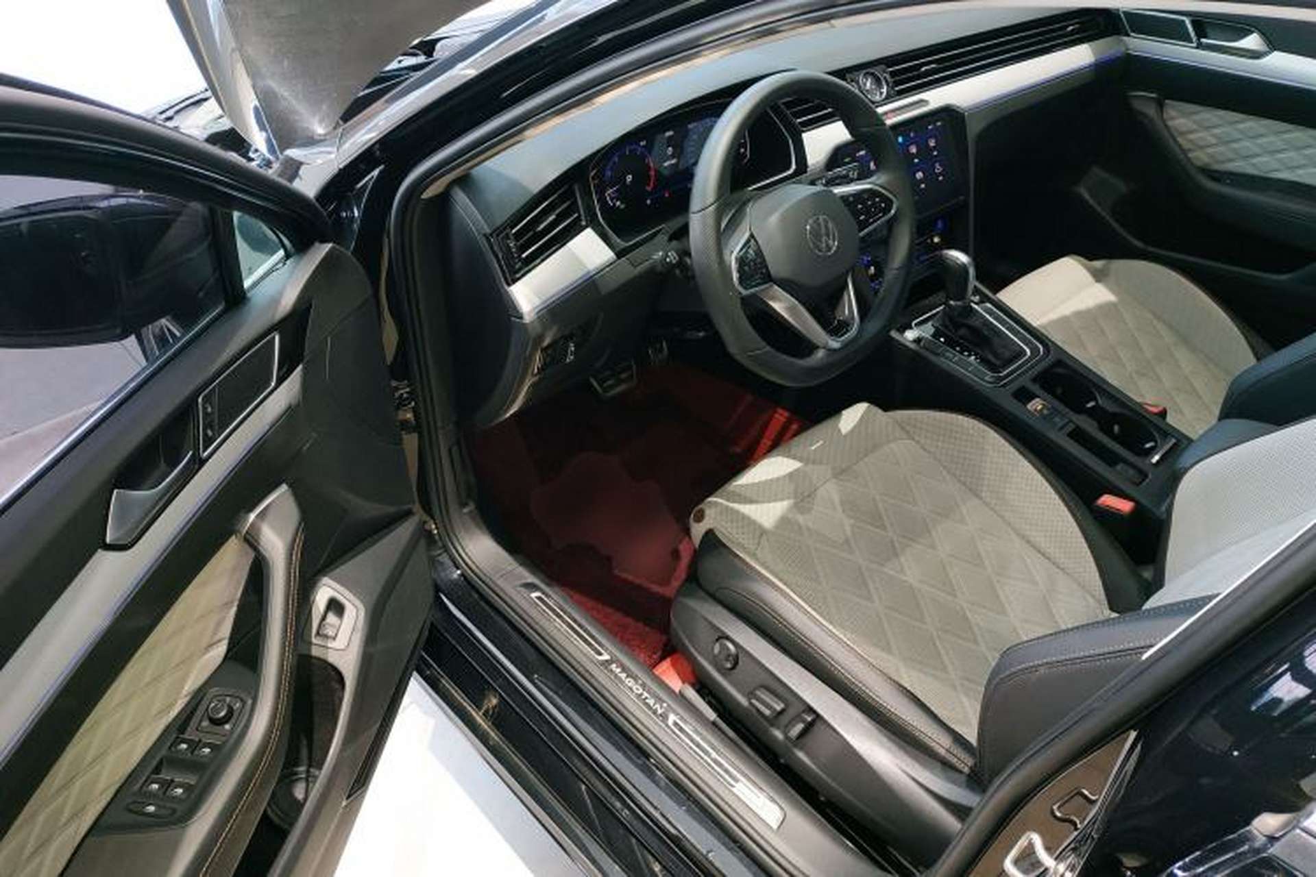 Used Volkswagen Magotan 2023 2 Million Units Commemorative Edition 330TSI DSG Luxury Version Driver Seat