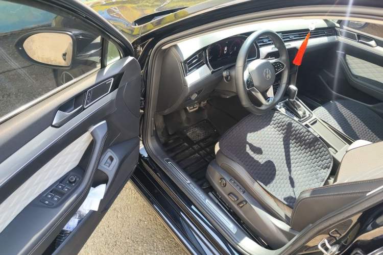 Used Volkswagen Magotan 2023 2 Million Units Limited-Edition 380TSI DSG Flagship Version Driver Seat