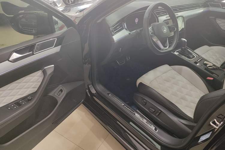Used Volkswagen Magotan 2023 2 Million Units Commemorative Edition 330TSI DSG Luxury Version Driver Seat