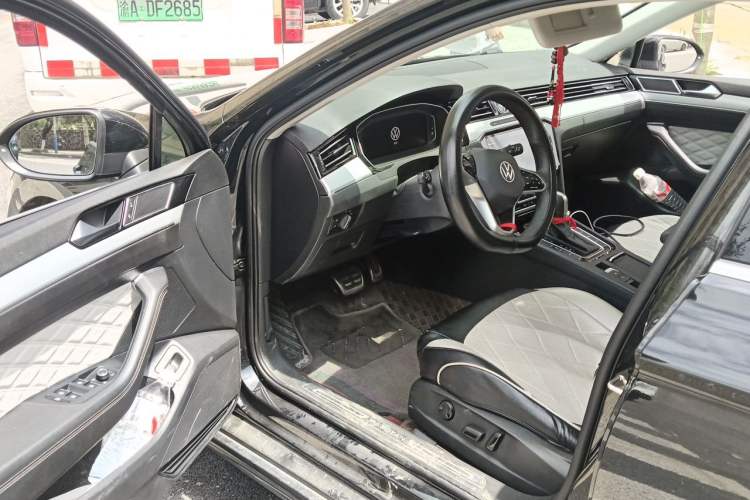 Used Volkswagen Magotan 2023 2 Million Units Commemorative Edition 330TSI DSG Luxury Version Driver Seat