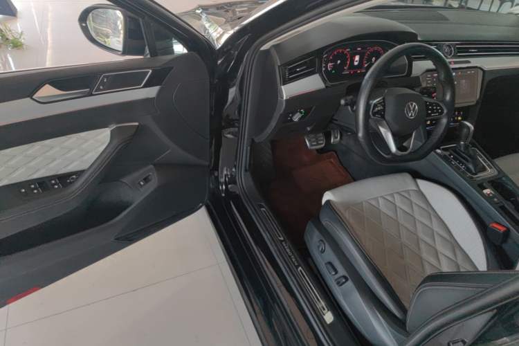 Used Volkswagen Magotan 2023 2 Million Units Commemorative Edition 330TSI DSG Luxury Version Driver Seat
