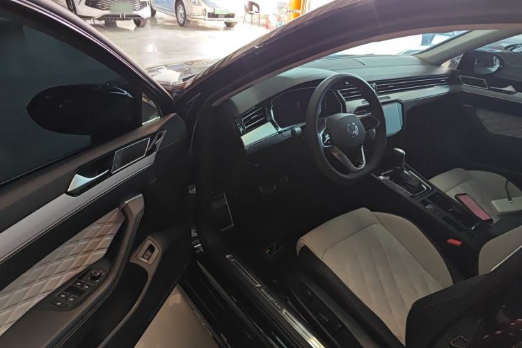 Used Volkswagen Magotan 2023 2 Million Units Limited Edition 330TSI DSG Leading Version Driver Seat