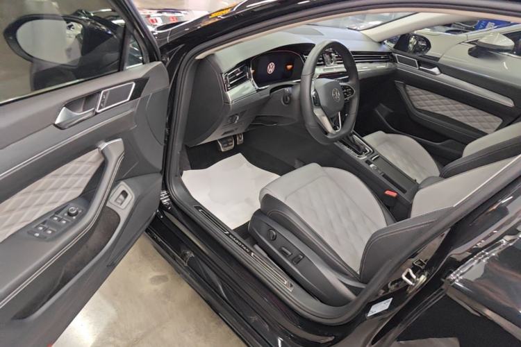 Used Volkswagen Magotan 2023 2 Million Units Limited Edition 330TSI DSG Leading Version Driver Seat
