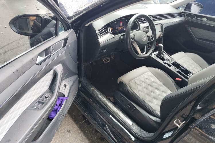 Used Volkswagen Magotan 2023 2 Million Units Limited Edition 330TSI DSG Leading Version Driver Seat