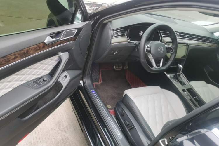 Used Volkswagen Magotan 2023 2 Million Units Limited Edition 330TSI DSG Leading Version Driver Seat