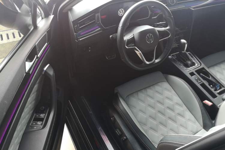 Used Volkswagen Magotan 2023 2 Million Units Limited Edition 330TSI DSG Leading Version Driver Seat