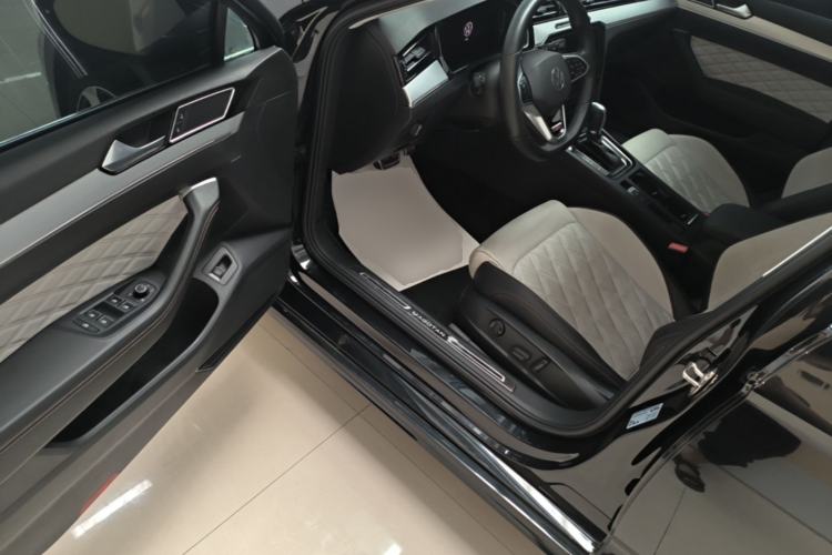 Used Volkswagen Magotan 2023 2 Million Units Commemorative Edition 330TSI DSG Luxury Version Driver Seat