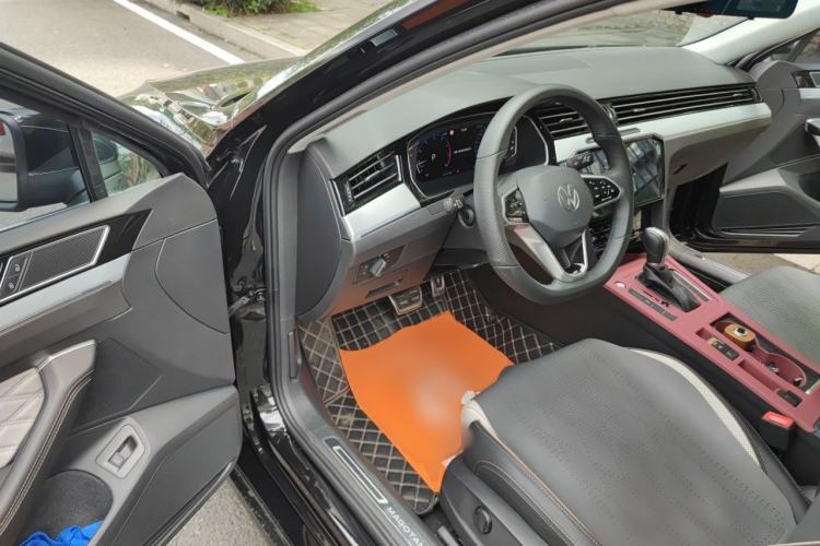 Used Volkswagen Magotan 2023 2 Million Units Commemorative Edition 330TSI DSG Luxury Version Driver Seat