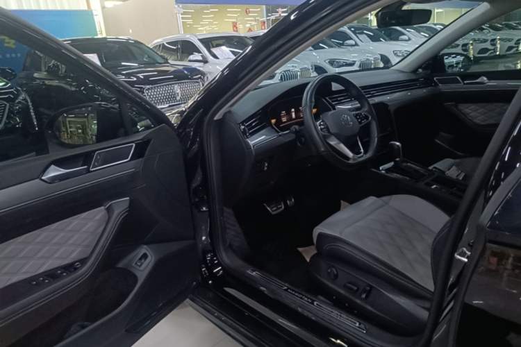 Used Volkswagen Magotan 2023 2 Million Units Limited Edition 330TSI DSG Leading Version Driver Seat