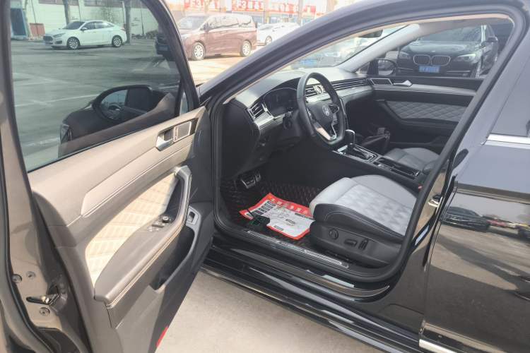 Used Volkswagen Magotan 2023 2 Million Units Limited Edition 330TSI DSG Leading Version Driver Seat