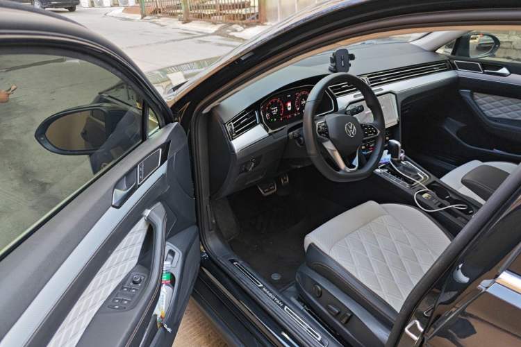 Used Volkswagen Magotan 2023 2 Million Units Commemorative Edition 330TSI DSG Luxury Version Driver Seat