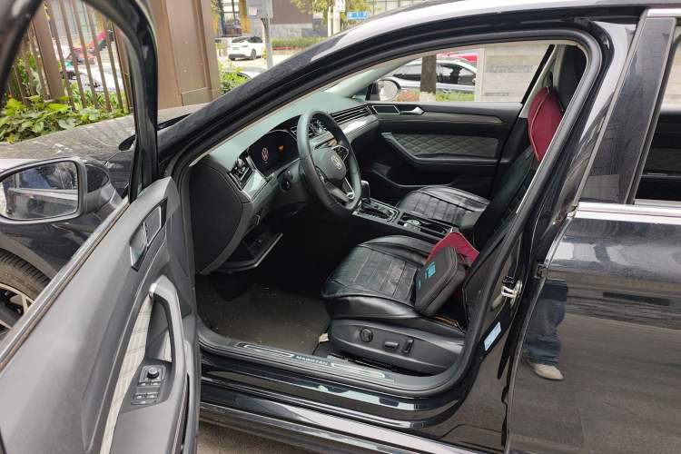 Used Volkswagen Magotan 2023 2 Million Units Limited Edition 330TSI DSG Leading Version Driver Seat