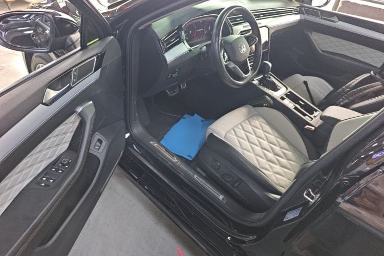 Used Volkswagen Magotan 2023 2 Million Units Commemorative Edition 330TSI DSG Luxury Version Driver Seat