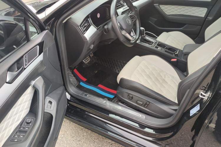 Used Volkswagen Magotan 2023 2 Million Units Commemorative Edition 330TSI DSG Luxury Version Driver Seat