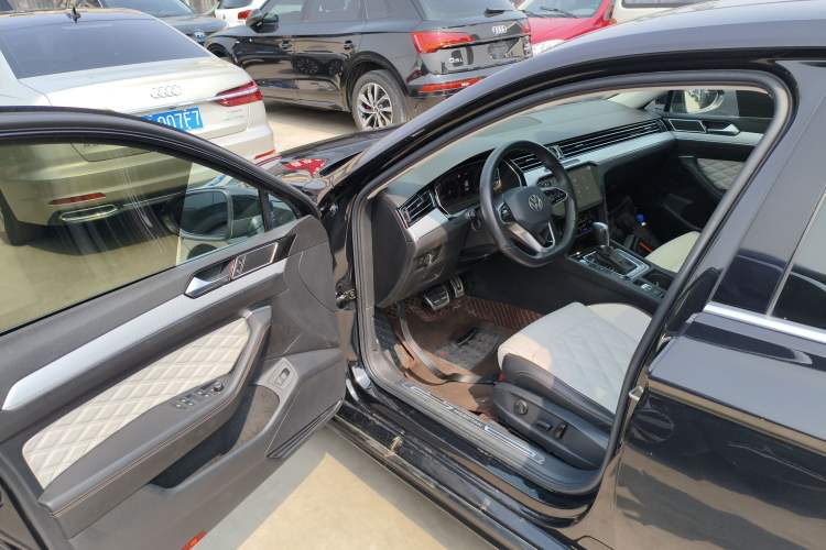 Used Volkswagen Magotan 2023 2 Million Units Commemorative Edition 330TSI DSG Luxury Version Driver Seat