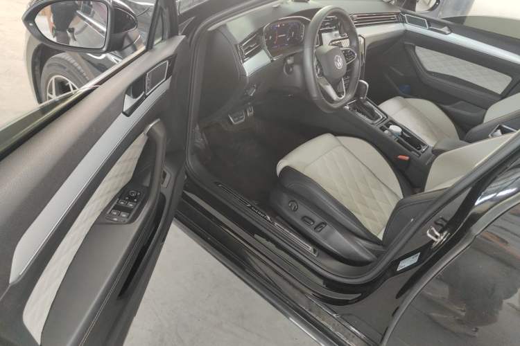 Used Volkswagen Magotan 2023 2 Million Units Commemorative Edition 330TSI DSG Luxury Version Driver Seat