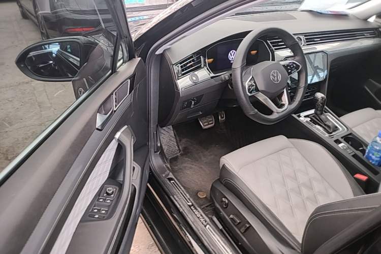 Used Volkswagen Magotan 2023 2 Million Units Limited Edition 330TSI DSG Leading Version Driver Seat