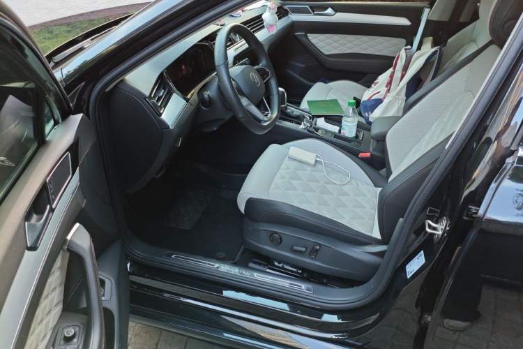 Used Volkswagen Magotan 2023 2 Million Units Commemorative Edition 330TSI DSG Luxury Version Driver Seat