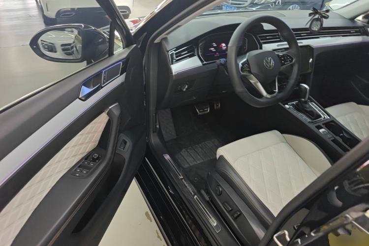 Used Volkswagen Magotan 2023 2 Million Units Commemorative Edition 330TSI DSG Luxury Version Driver Seat