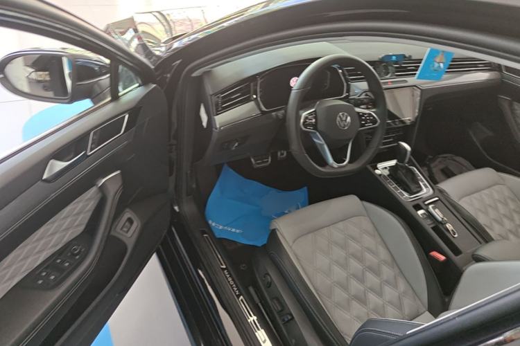 Used Volkswagen Magotan 2023 2 Million Units Limited Edition 330TSI DSG Leading Version Driver Seat