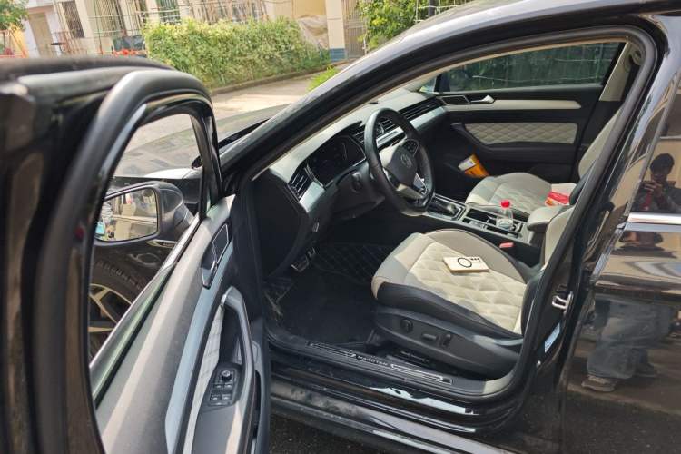 Used Volkswagen Magotan 2023 2 Million Units Commemorative Edition 330TSI DSG Luxury Version Driver Seat