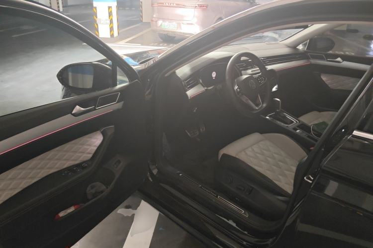 Used Volkswagen Magotan 2023 2 Million Units Commemorative Edition 330TSI DSG Luxury Version Driver Seat