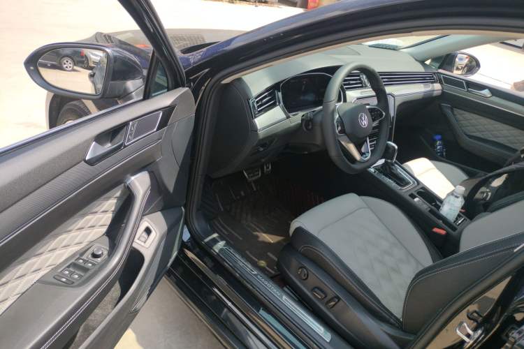 Used Volkswagen Magotan 2023 2 Million Units Limited Edition 330TSI DSG Leading Version Driver Seat