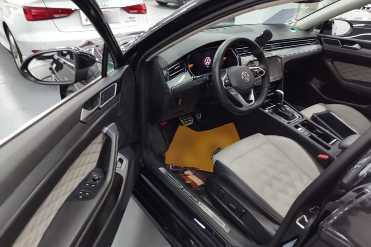 Used Volkswagen Magotan 2023 2 Million Units Limited Edition 330TSI DSG Leading Version Driver Seat
