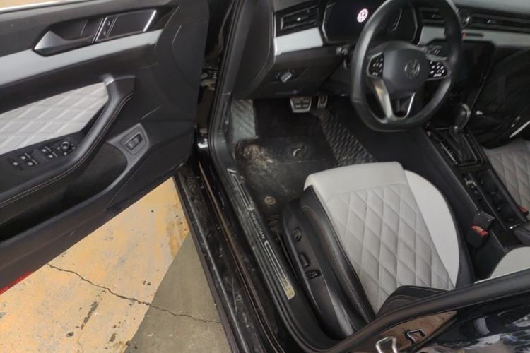 Used Volkswagen Magotan 2023 2 Million Units Commemorative Edition 330TSI DSG Luxury Version Driver Seat