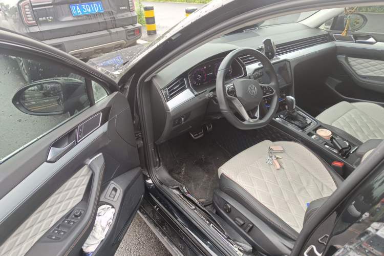 Used Volkswagen Magotan 2023 2 Million Units Commemorative Edition 330TSI DSG Luxury Version Driver Seat